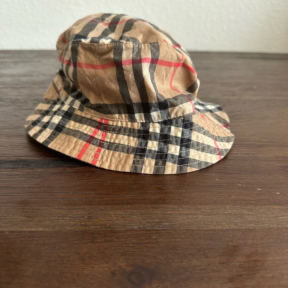 Burberry baby bucket hat